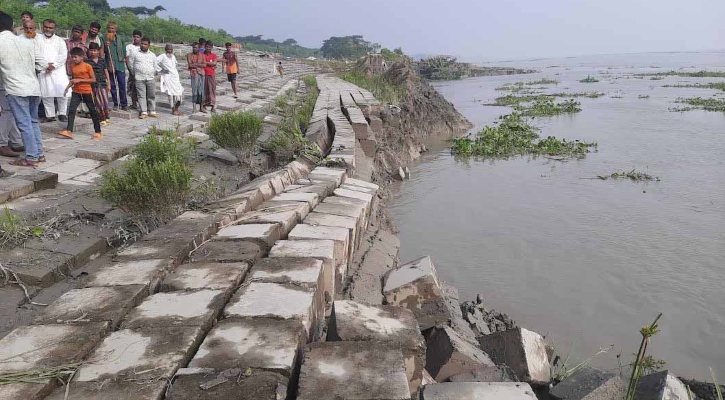 সিডরের ১৬ বছর: ২৪২ কোটি টাকার বাঁধে ফাটল নিয়ে এখন আতঙ্ক 